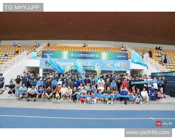 足球明星亲自送鞋给球迷温暖互动引发热烈反响